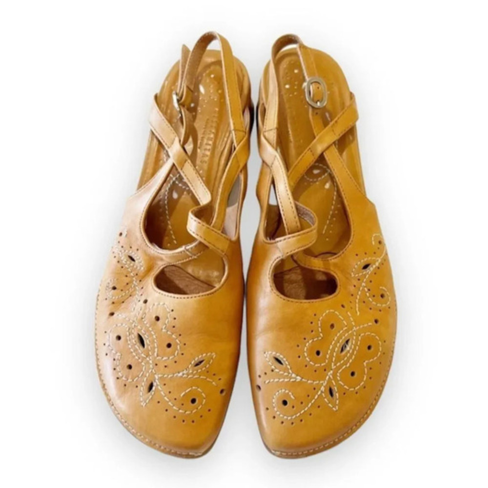 Hispanitas Tan Leather Mary Janes Women’s‎ Size 38 EU Floral Cutout Embroidered